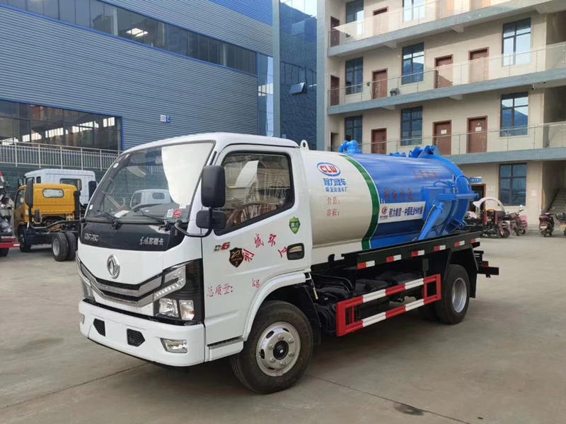 国六东风多利卡4方吸污车