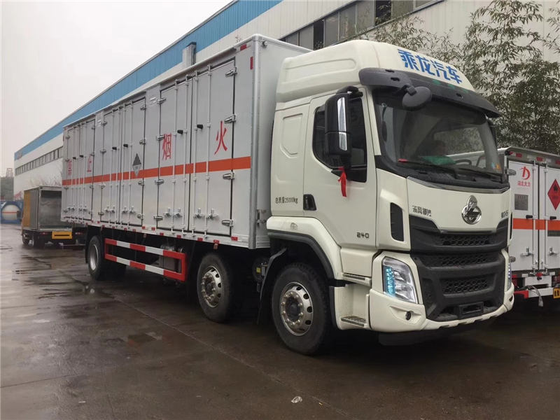 东风柳汽危险品厢式运输车