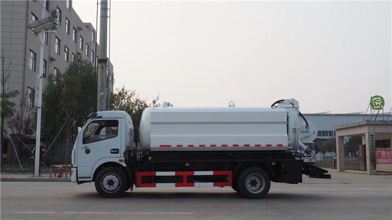 东风多利卡吸污车