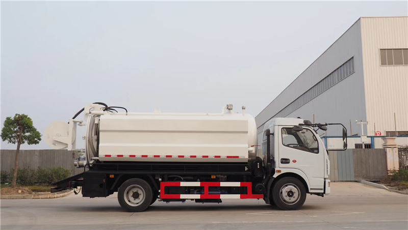 东风多利卡吸污车