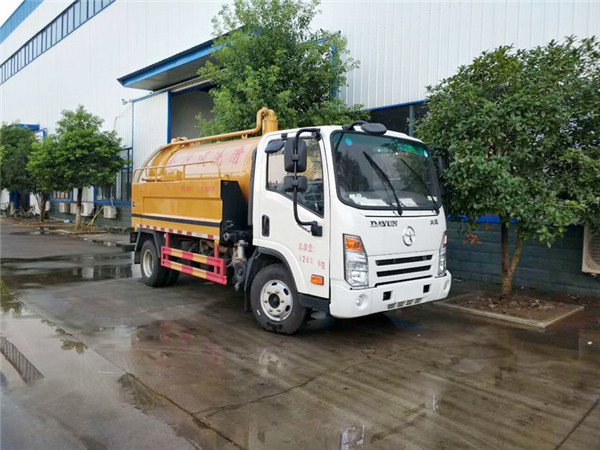大运6方清洗吸污车