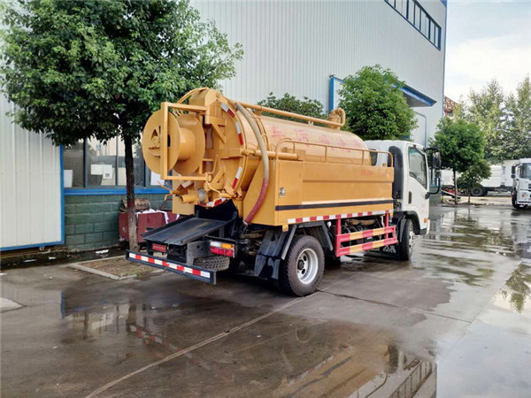 大运6方清洗吸污车