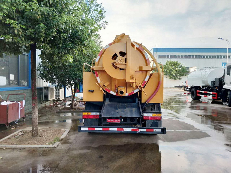 大运6方清洗吸污车