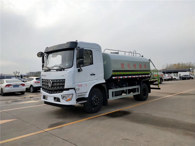 东风专底12方洒水车厂家直销电话：152-7288-0490邹经理。