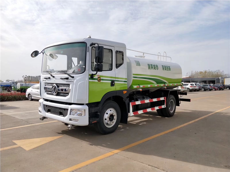 东风D9大多利卡12方洒水车