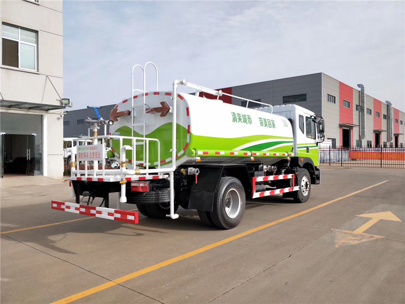 大多利卡12方洒水车