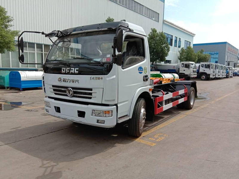 CLW5070ZXXD5型车厢可卸式垃圾车厂家直销电话：152-7288-0490邹经理。