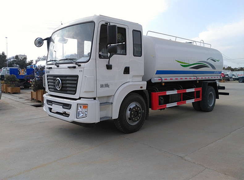 洒水车厂家直销部邹经理提醒您,冬季严寒,洒水车停工停用时,您需要妥善处理好车辆的养护和防护工作,为来年开春您的爱车正常使用,不导致车辆损坏,安全过冬您要做到以下几点!如果还有疑问请来电咨询:152-7288-0490!