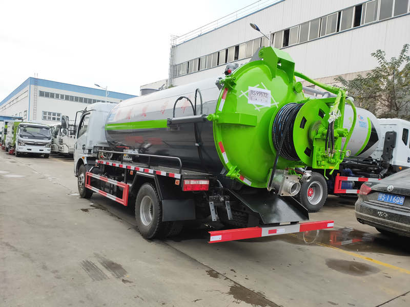 市政清洗两用车