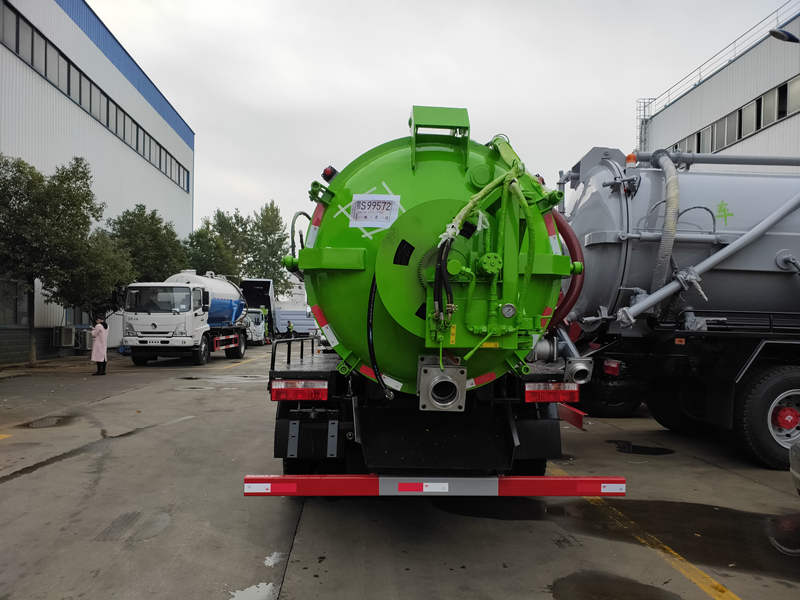 市政清洗两用车