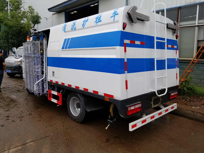 护栏清洗车图片