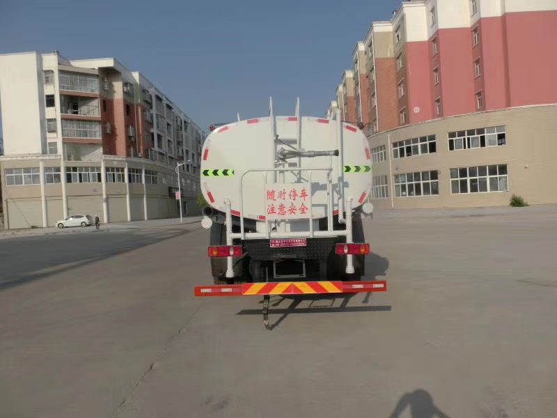 东风天然气洒水车厂家