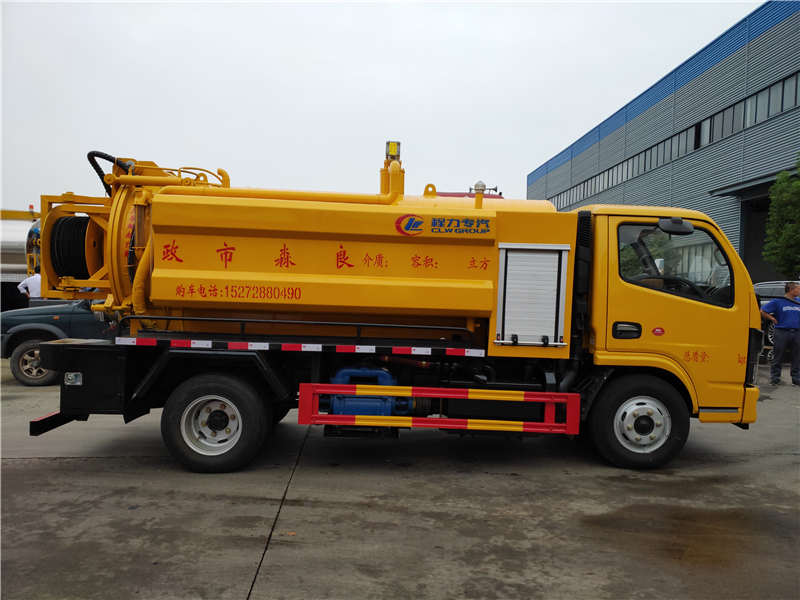 东风小多利卡清洗吸污车价格多少钱？请来电咨询厂家直销电话：152-7288-0490邹经理。