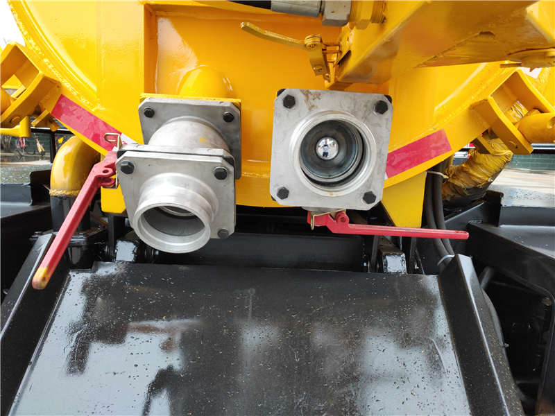 东风小多利卡清洗吸污车价格多少钱？请来电咨询厂家直销电话：152-7288-0490邹经理。