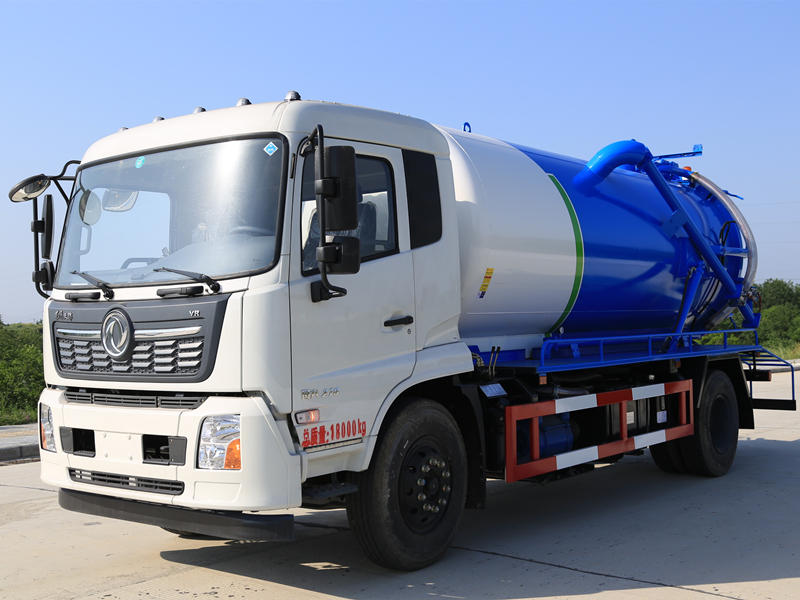 国六东风天锦吸污车