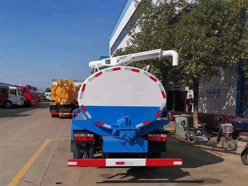 CLW5070GXED6型吸粪车