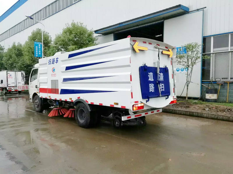 程力威牌CLW5080TSLJ5型扫路车