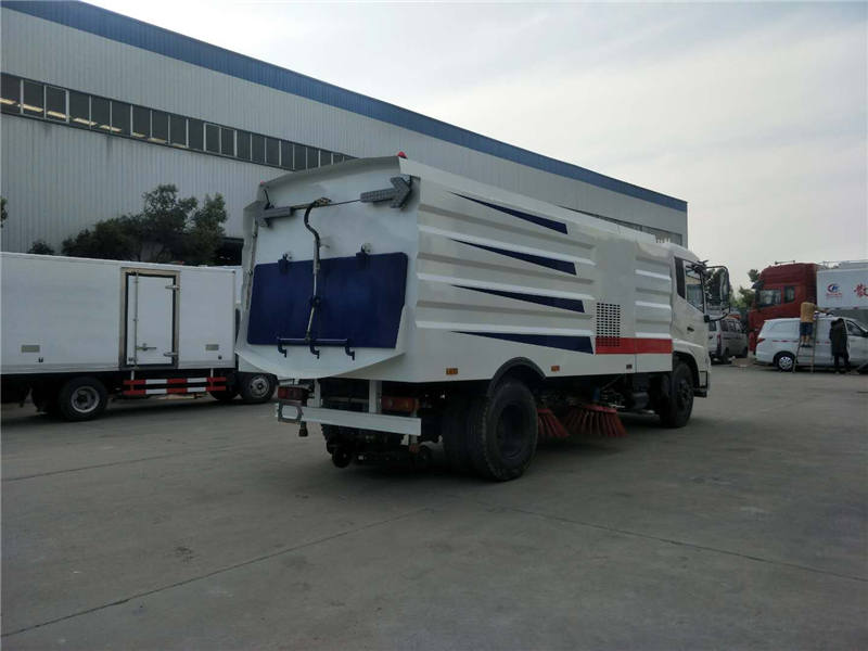 CLW5180TSLD5型扫路车