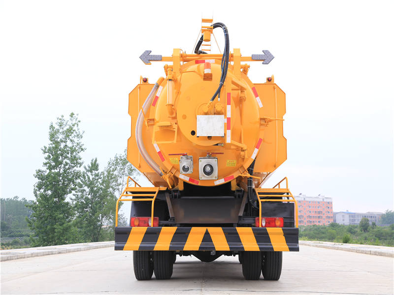 CLW5163GQWD5型清洗吸污车