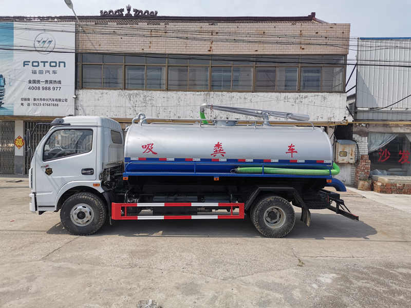 东风多利卡CLW5118GXE5吸粪车