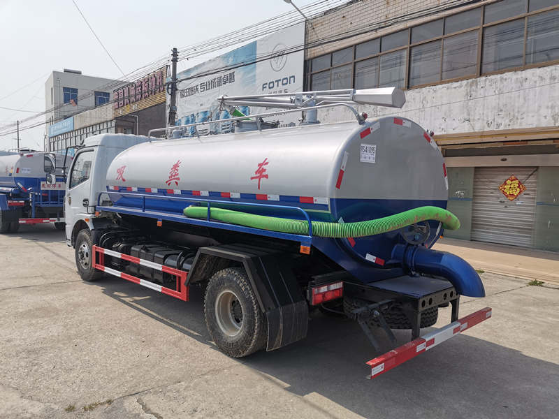 东风多利卡CLW5118GXE5吸粪车