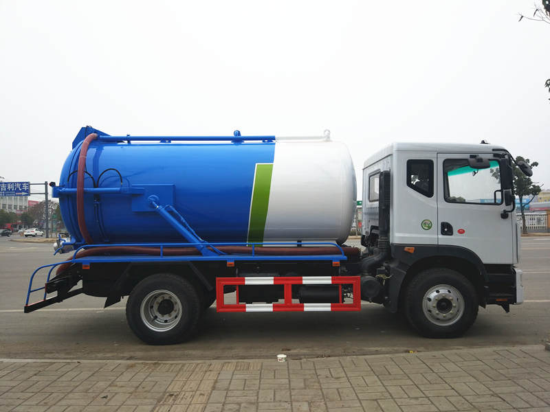 东风CLW5160GXWD5吸污车