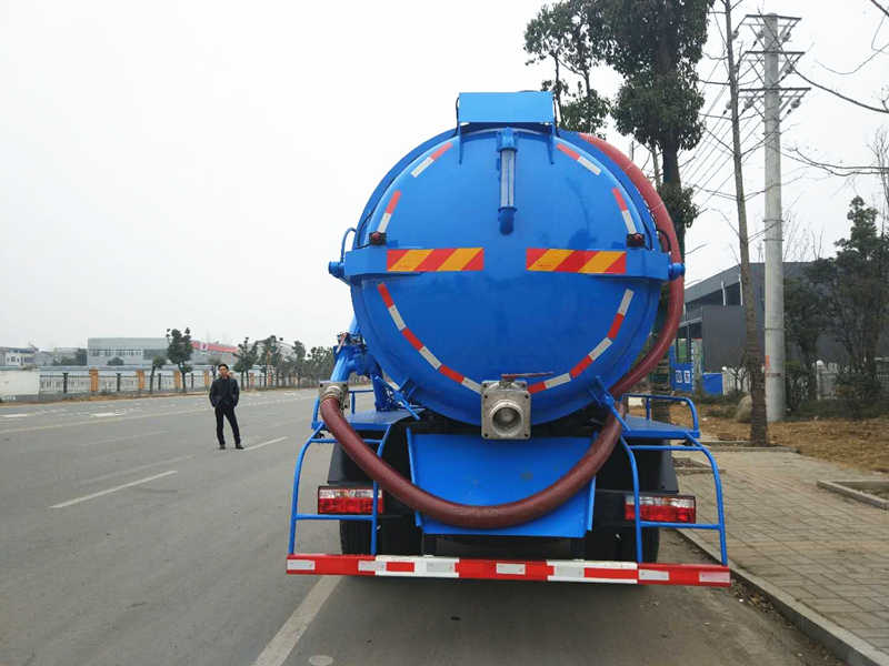 东风CLW5160GXWD5吸污车