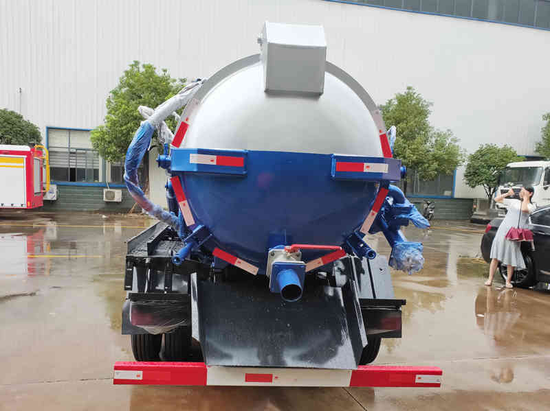 东风小多利卡CLW5070GXWD5吸污车