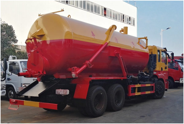 东风专底18方CLW5252GXWD5吸污车