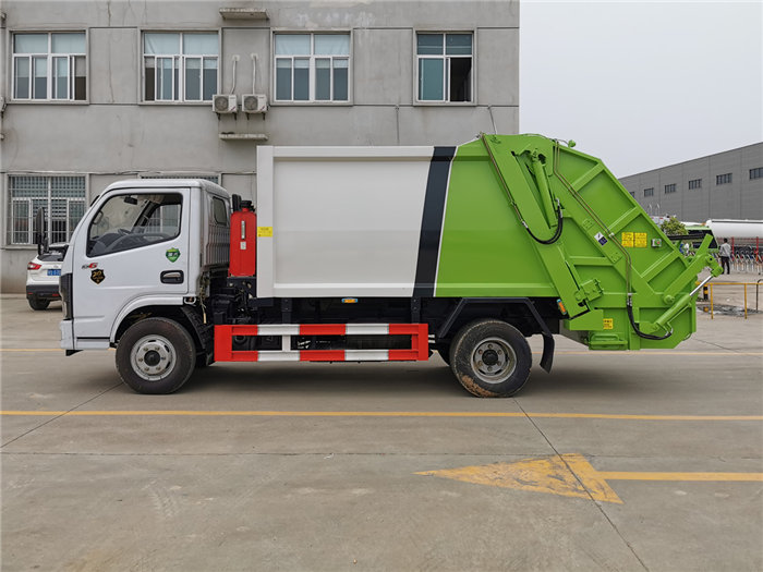 程力威牌CLW5070ZYSD6型压缩式垃圾车