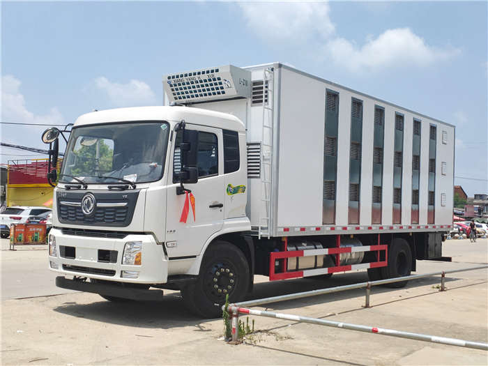 东风天锦畜禽运输车
