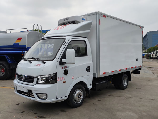 国六东风途逸冷藏车