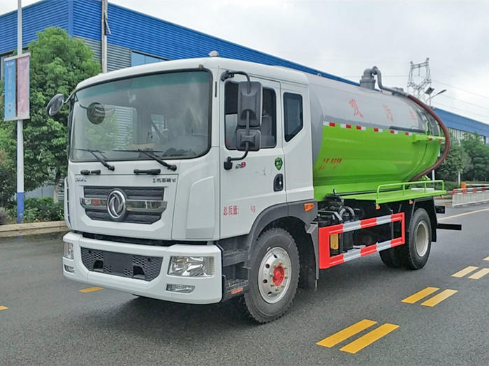 程力威牌CLW5182GXWE6型吸污车