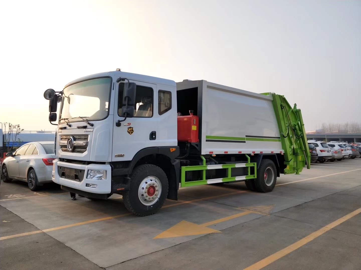 程力威牌CLW5181ZYS6WL型压缩式垃圾车