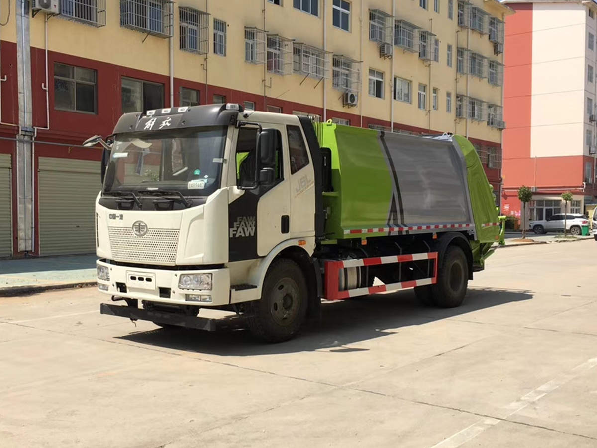 程力威牌CLW5180ZYSC6型压缩式垃圾车